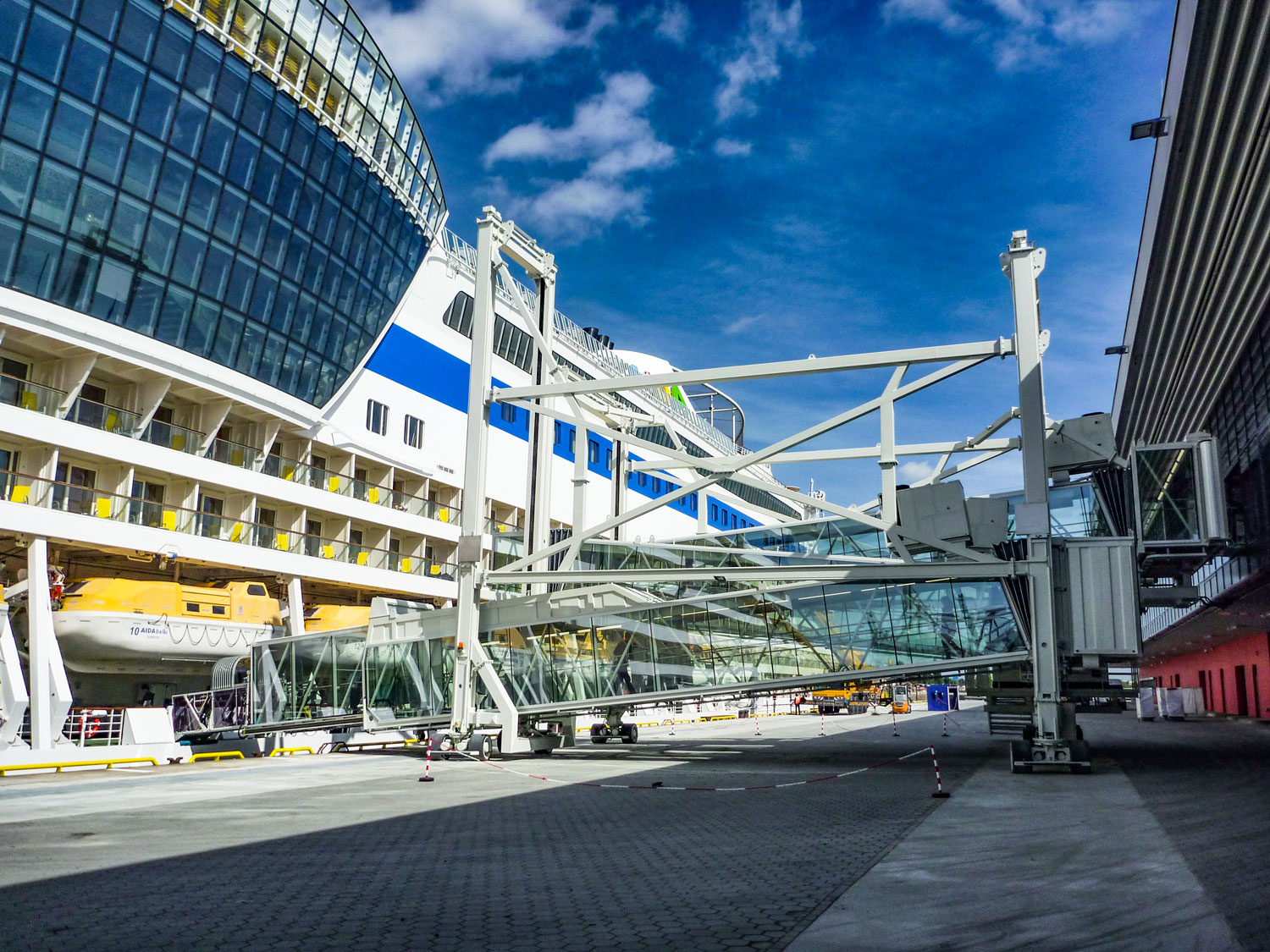 cruise terminal hamburg